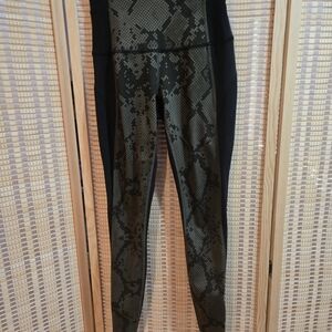 Lululemon Athletica Black and Green Snake Print Colorblock Full Length Leggings